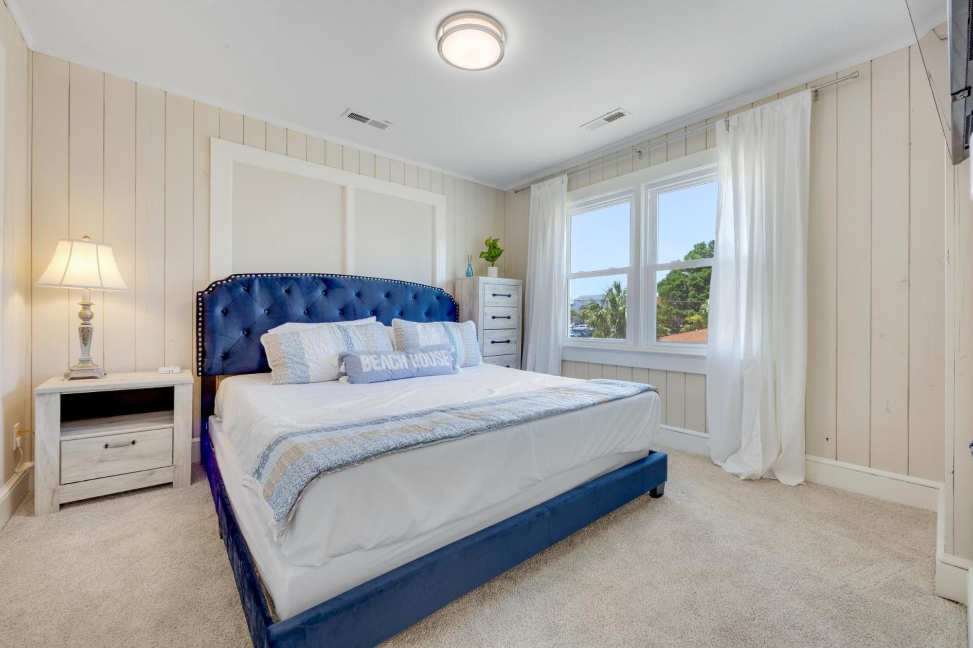 200 Steps To Ocean! North Myrtle Upper Duplex Unit, Pet Friendly! Holiday home *