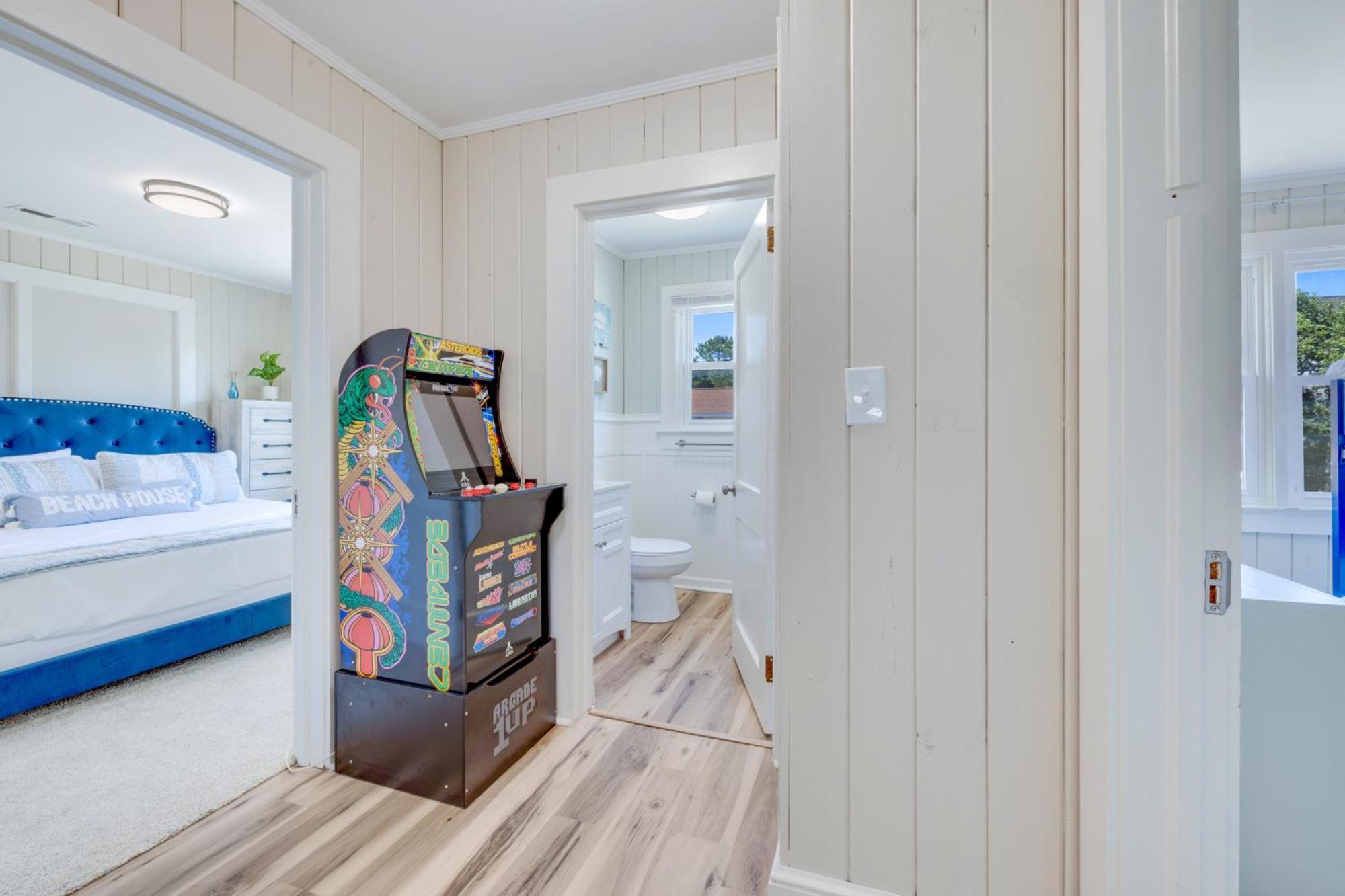 200 Steps To Ocean! North Myrtle Upper Duplex Unit, Pet Friendly! Holiday home *