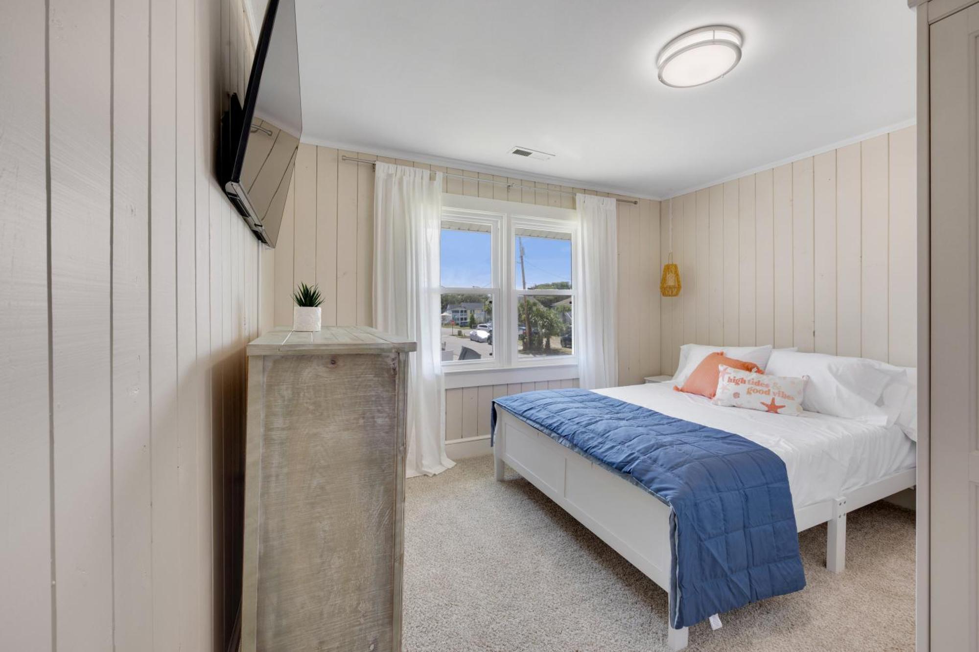 200 Steps To Ocean! North Myrtle Upper Duplex Unit, Pet Friendly! Holiday home *