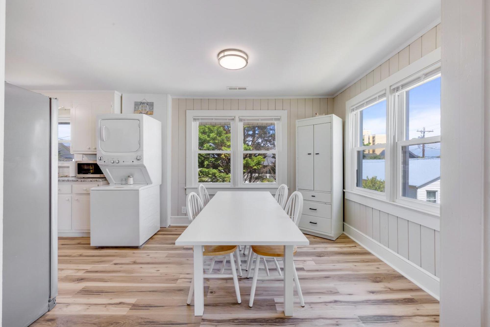 Holiday home 200 Steps To Ocean! North Myrtle Upper Duplex Unit, Pet Friendly!