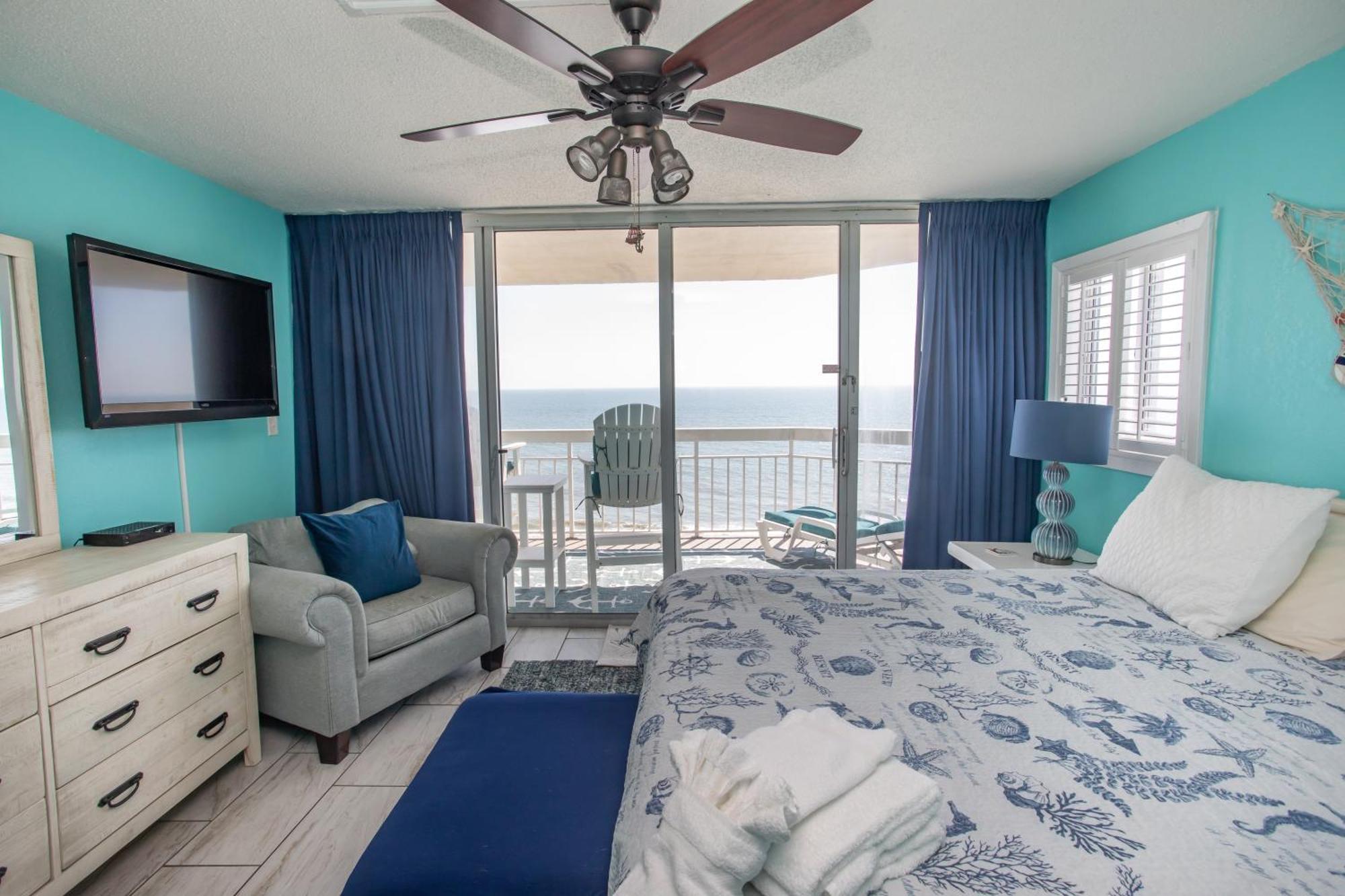 0712 Waters Edge Apartment