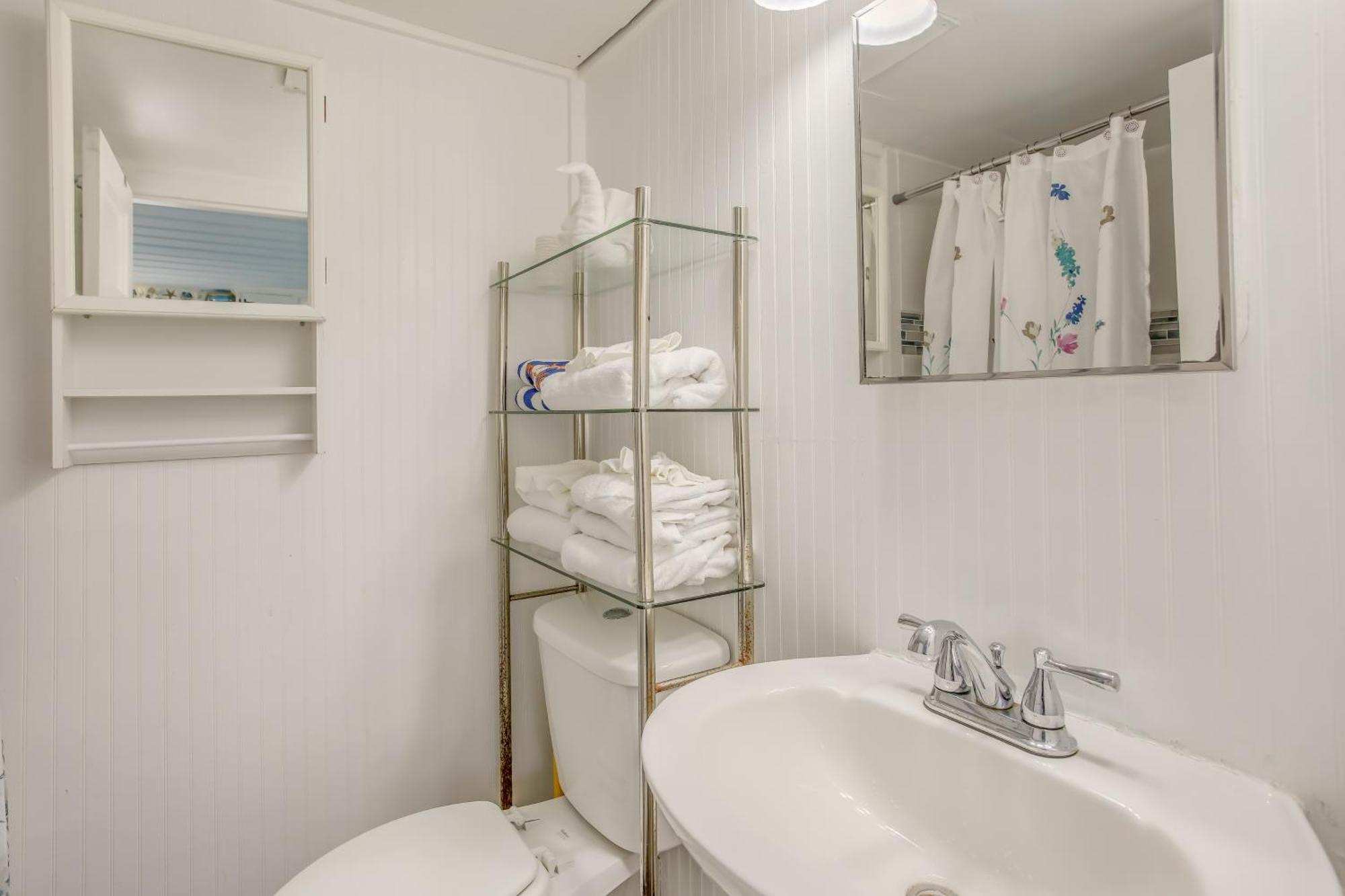 Coastal With Ocean View Walk To Pier Apartment *