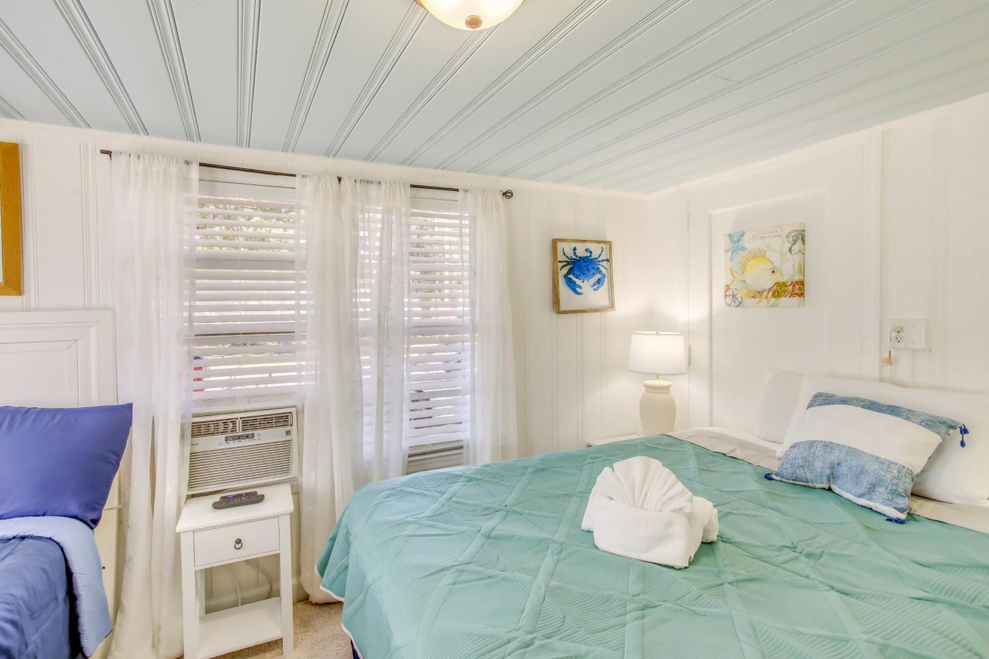 Coastal With Ocean View Walk To Pier Apartment *