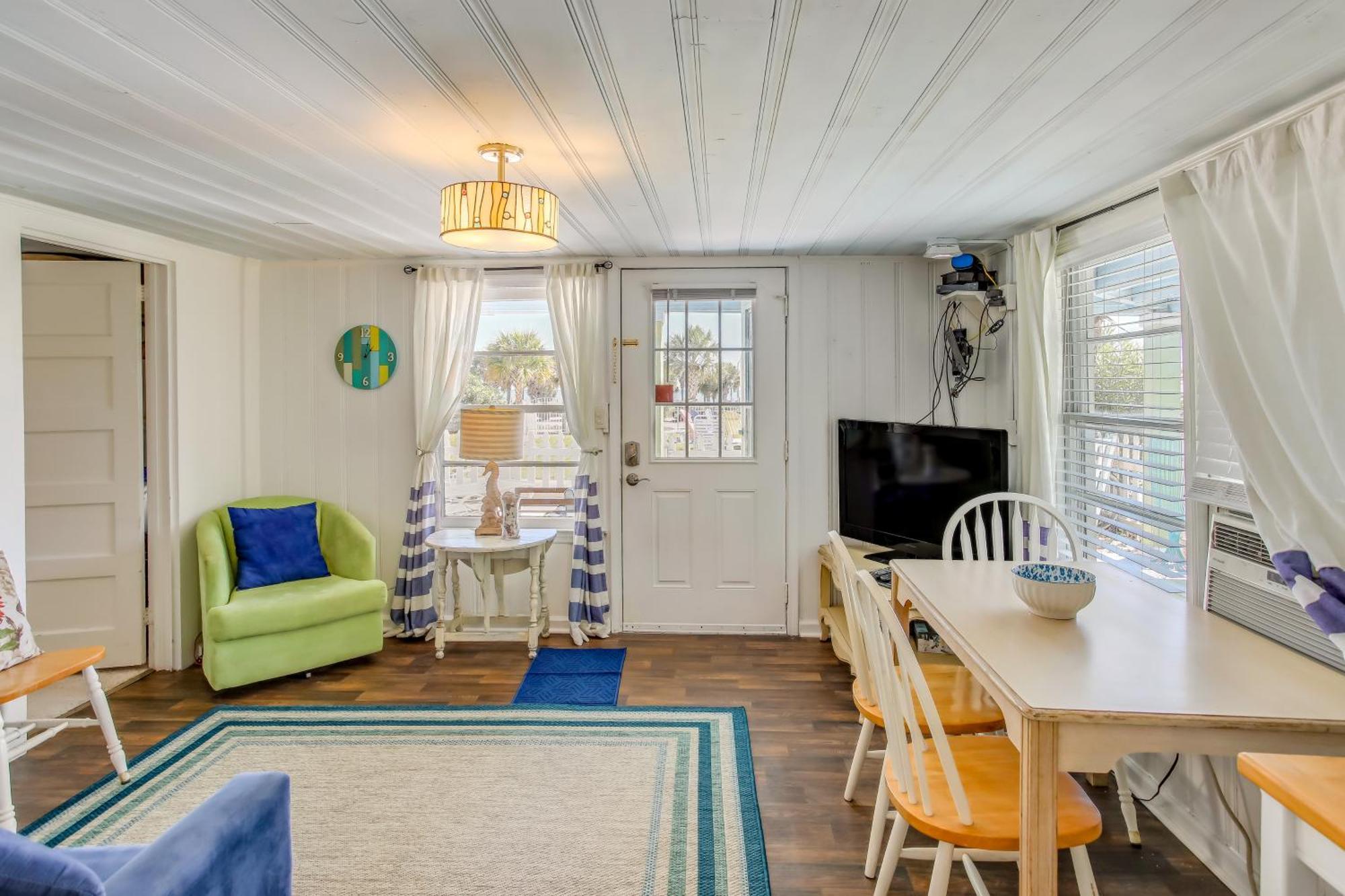 Apartment Coastal With Ocean View Walk To Pier *