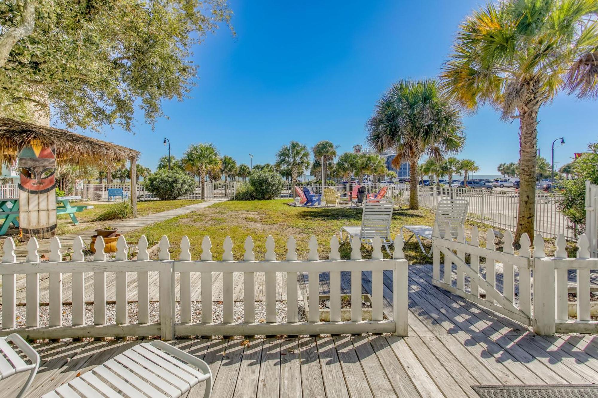 Coastal With Ocean View Walk To Pier Apartment *