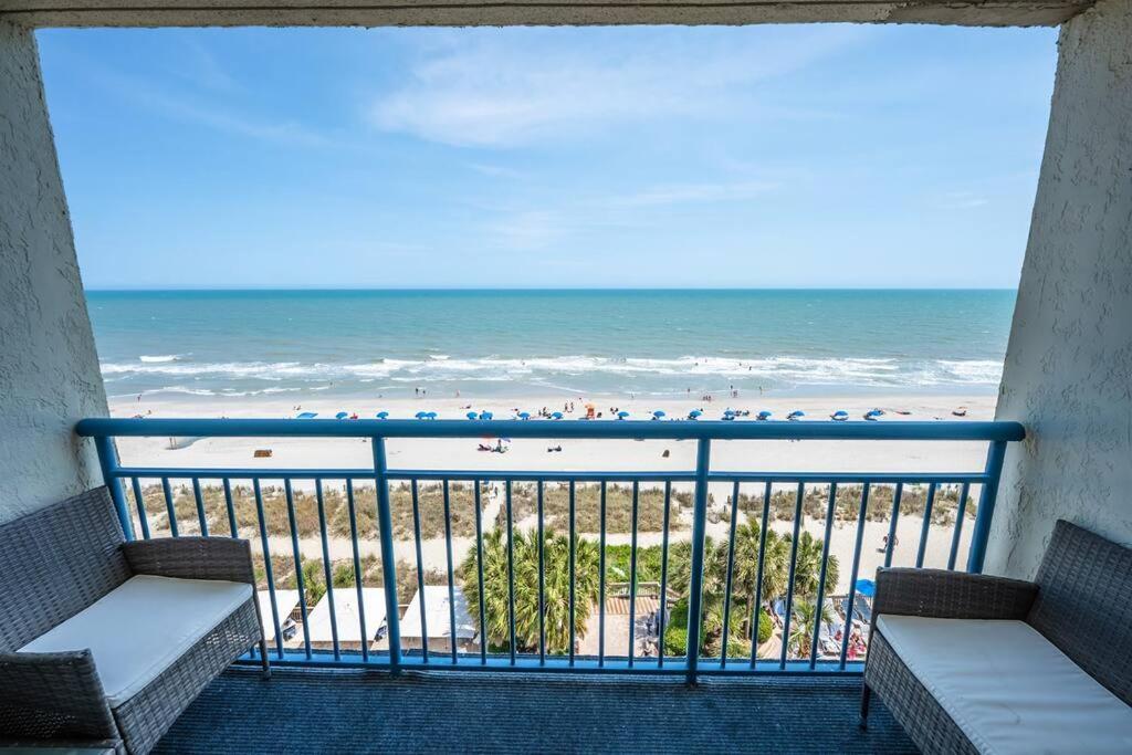 Holiday home Oceanfront Remodeled With Pools, Coral *