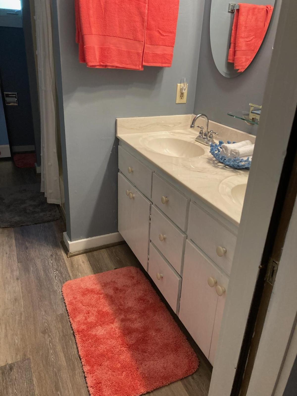 Downtown Mb House New Furniture Hotel 4*