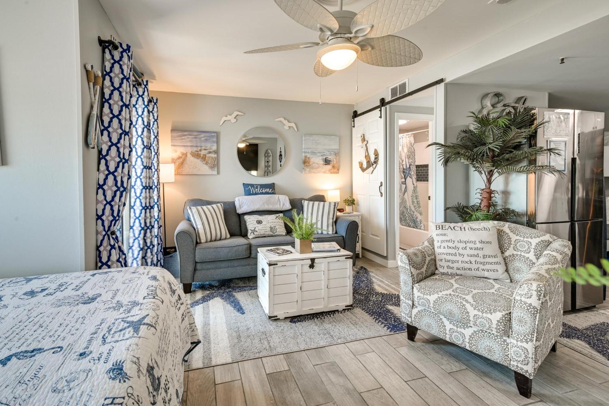 Renovated Oceanfront With Balcony Apartment
