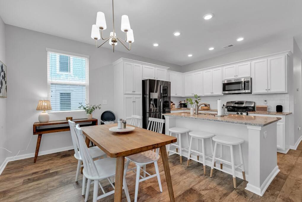 Holiday home Fall 4br Getaway: Premier Golf, Shopping, Beach!