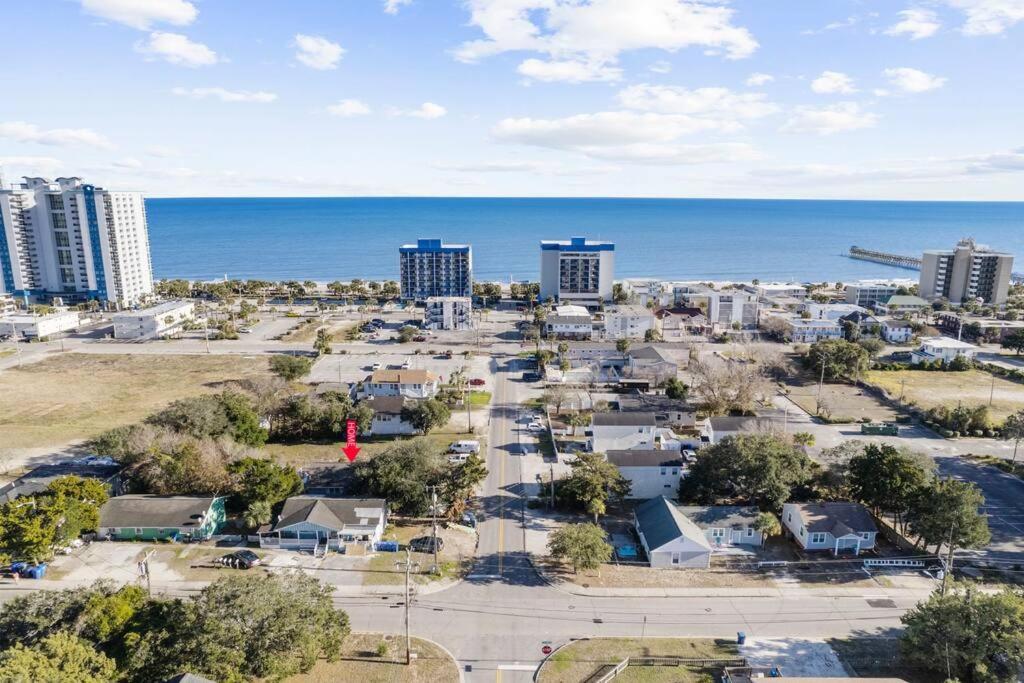 Gorgeous Centrally Located Ocean View 2 King, Huge Private Yard & Deck, Firepit, Bbq, & Game Tables * Myrtle Beach
