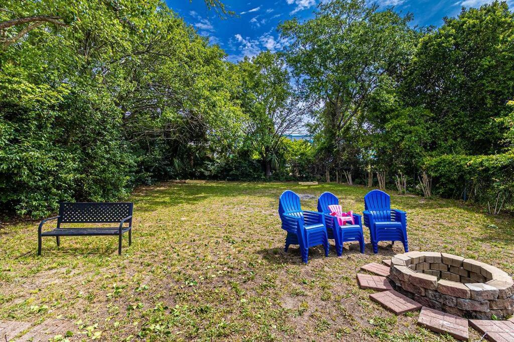Gorgeous Centrally Located Ocean View 2 King, Huge Private Yard & Deck, Firepit, Bbq, & Game Tables Holiday home