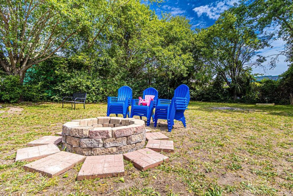 Gorgeous Centrally Located Ocean View 2 King, Huge Private Yard & Deck, Firepit, Bbq, & Game Tables