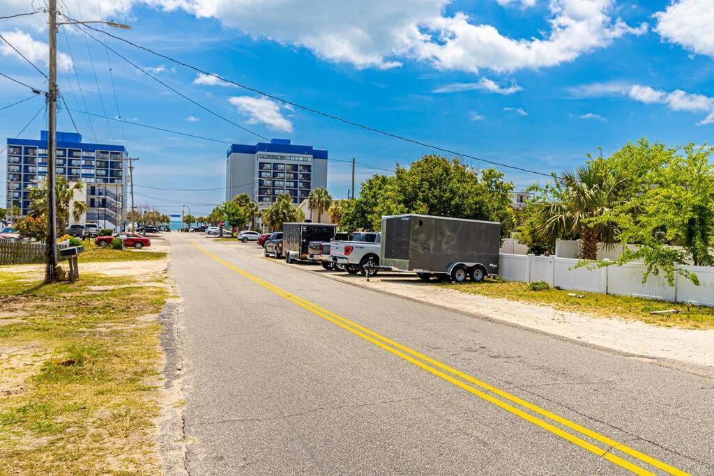 Gorgeous Centrally Located Ocean View 2 King, Huge Private Yard & Deck, Firepit, Bbq, & Game Tables * Myrtle Beach