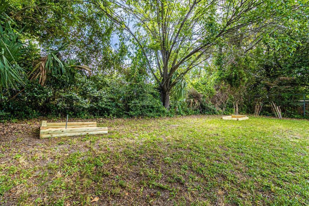 Gorgeous Centrally Located Ocean View 2 King, Huge Private Yard & Deck, Firepit, Bbq, & Game Tables