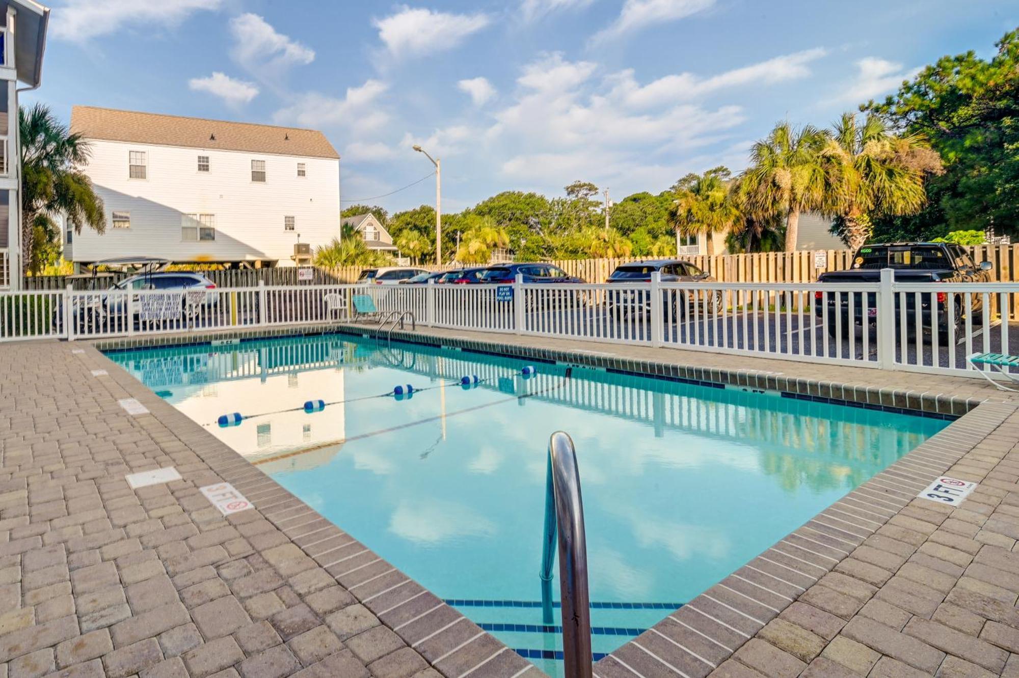 Apartment Surfside With Ocean Access And Balcony! *