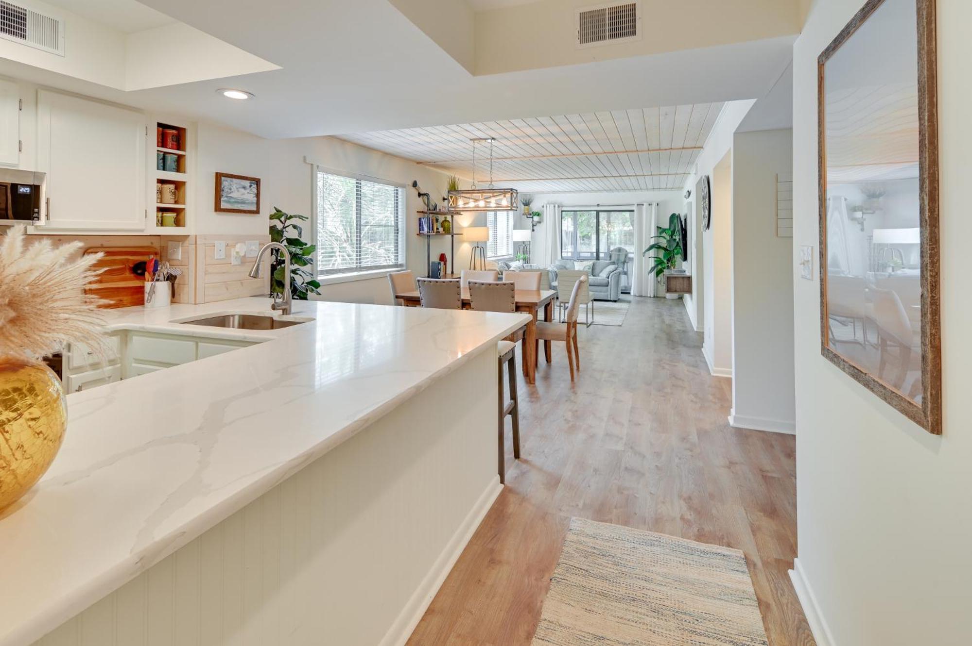 Bright Myrtle With 3 Private Balconies! *