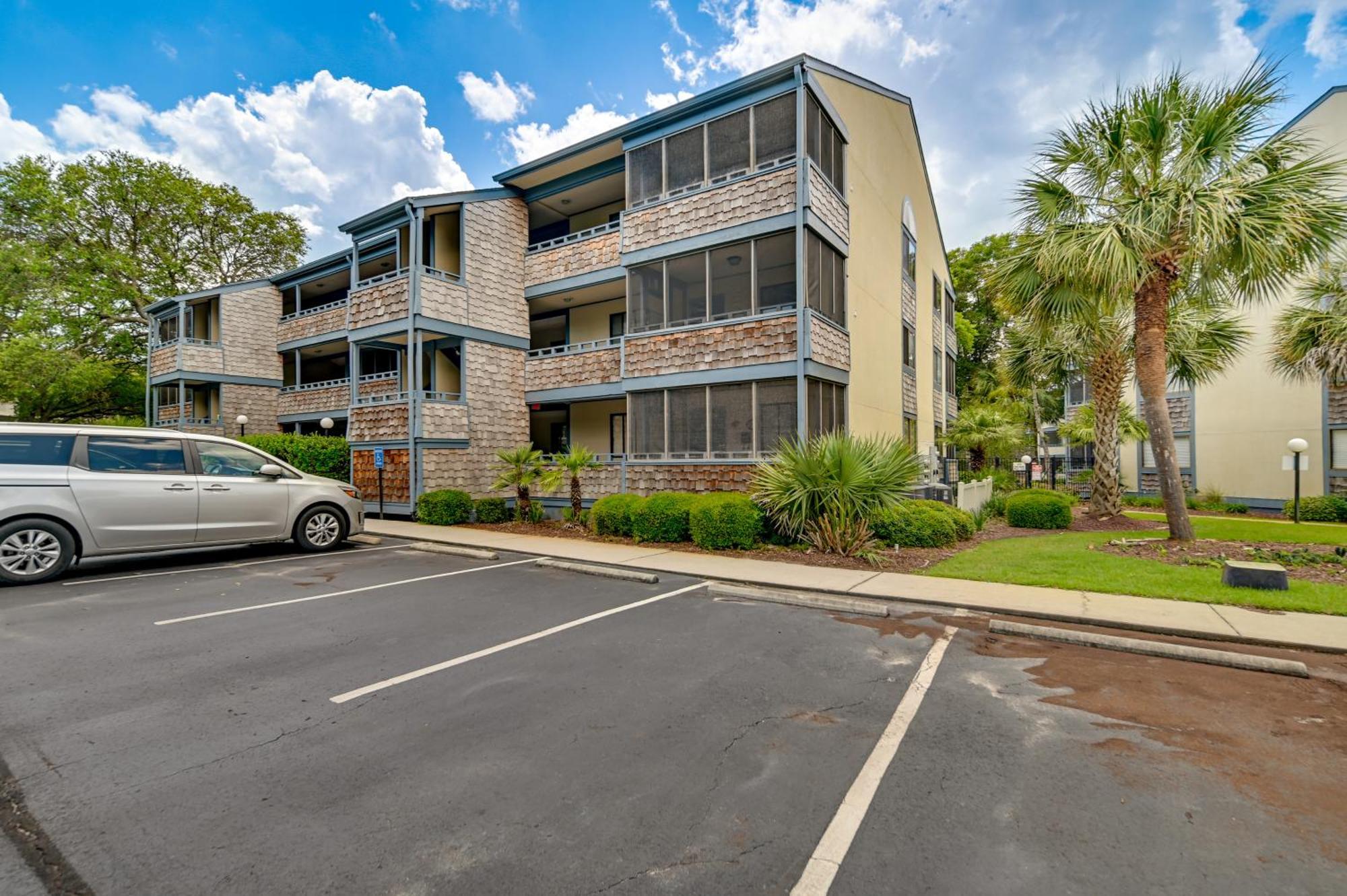 Bright Myrtle With 3 Private Balconies!