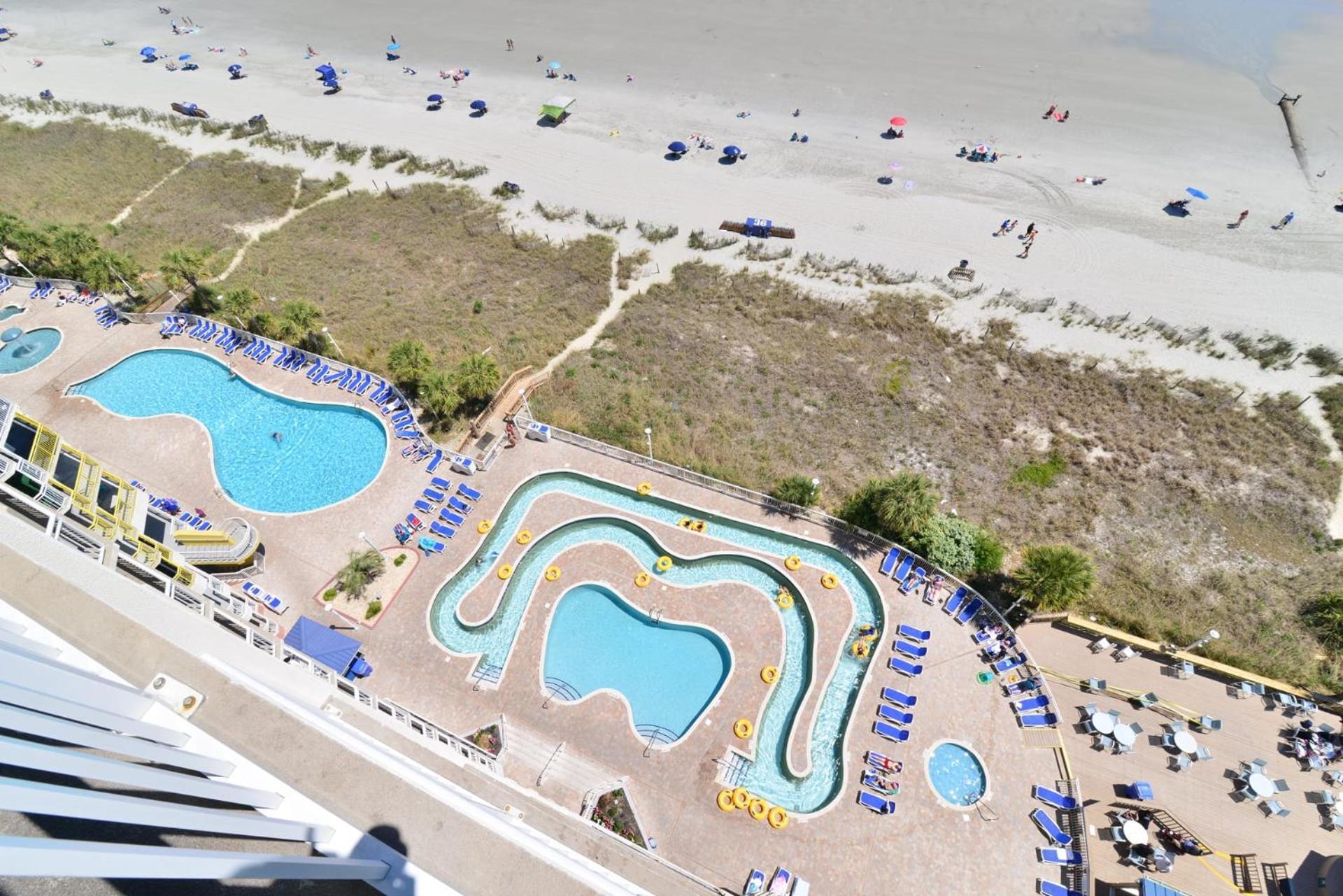 Oceanfront Location Modern Lazy River Huge Pool Oasis Holiday home