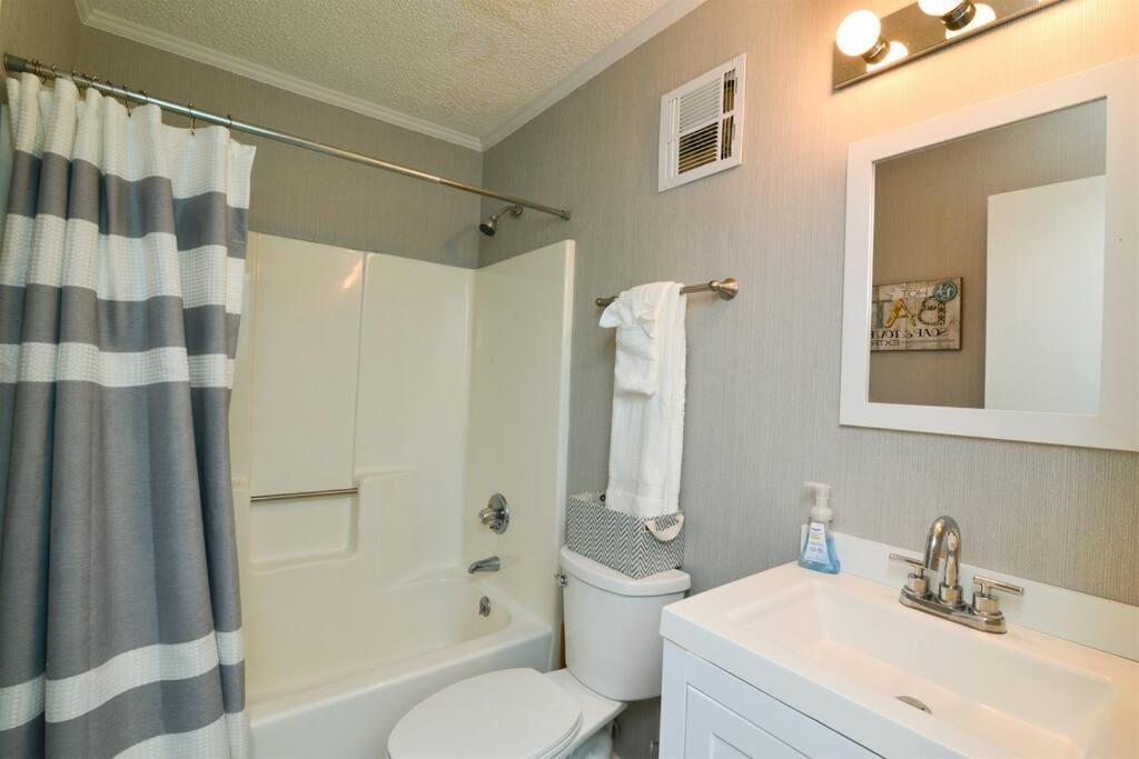 Holiday home Sweet Caroline Remodeled With Partial Ocean View And Oceanfront Pool *