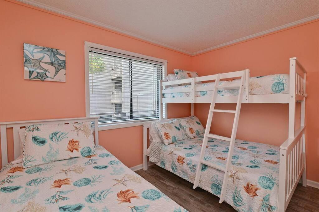 Sweet Caroline Remodeled With Partial Ocean View And Oceanfront Pool Holiday home *