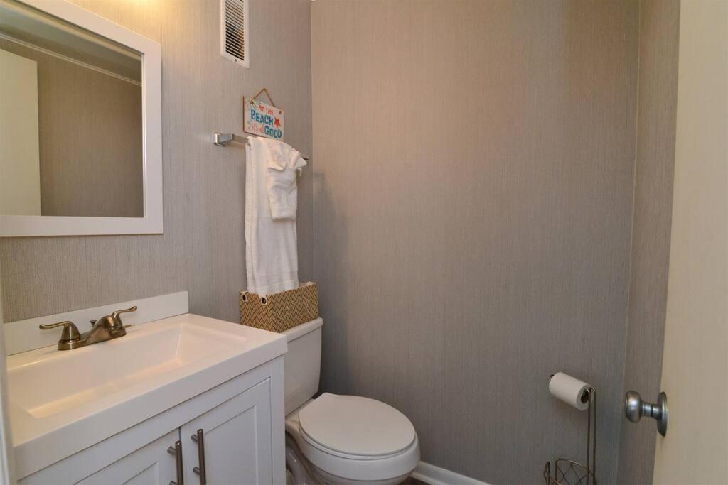 Holiday home Sweet Caroline Remodeled With Partial Ocean View And Oceanfront Pool Myrtle Beach