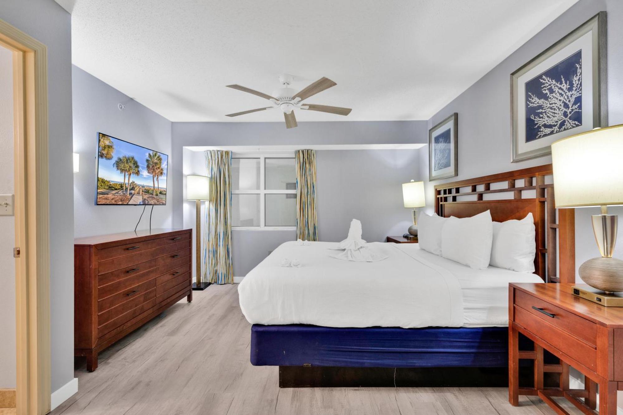 Apartment Sun-filled Beachfront 2br At Dunes Village