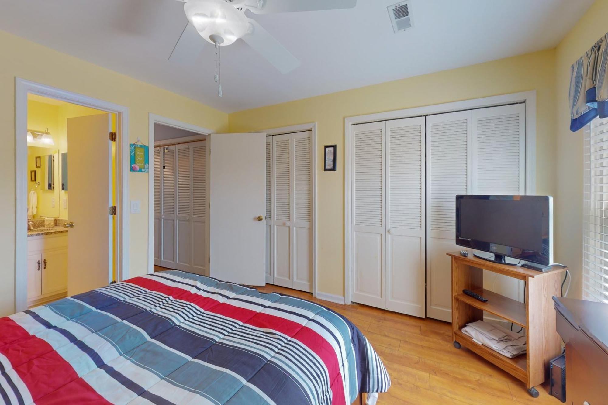 Apartment Emerald Pointe 1-c