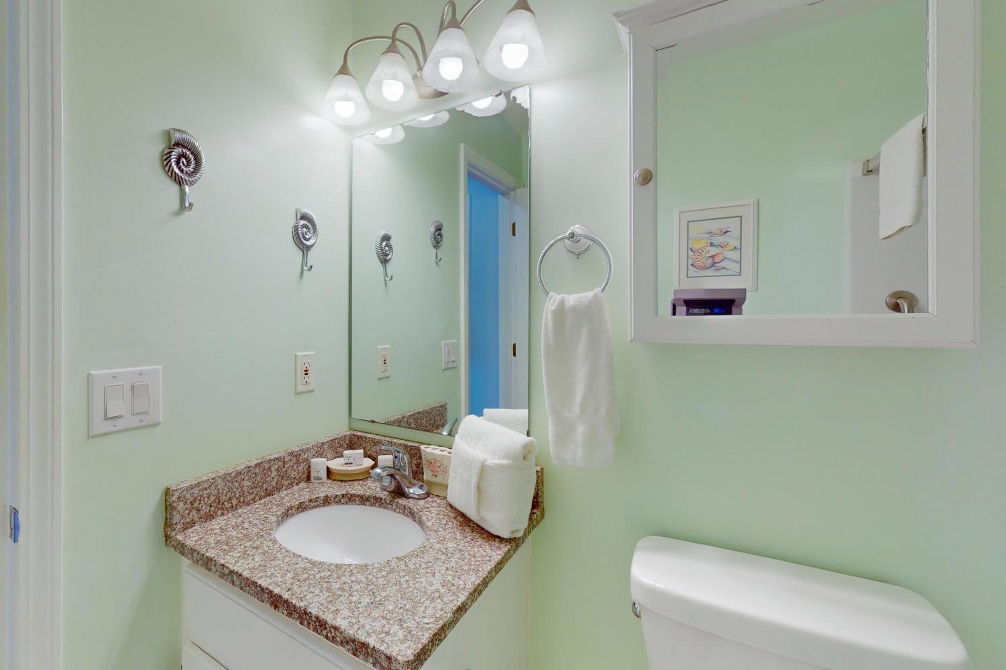 Emerald Pointe 1-c Apartment