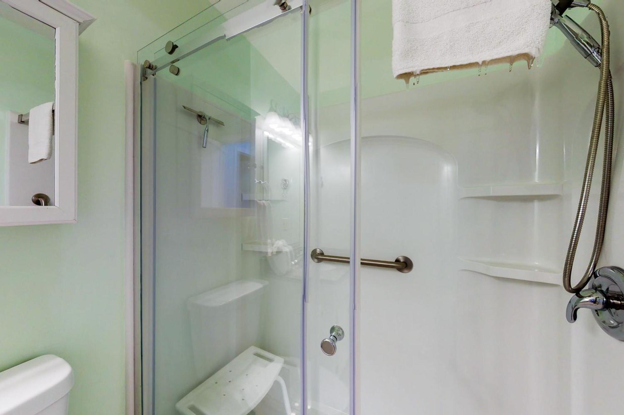 Apartment Emerald Pointe 1-c *