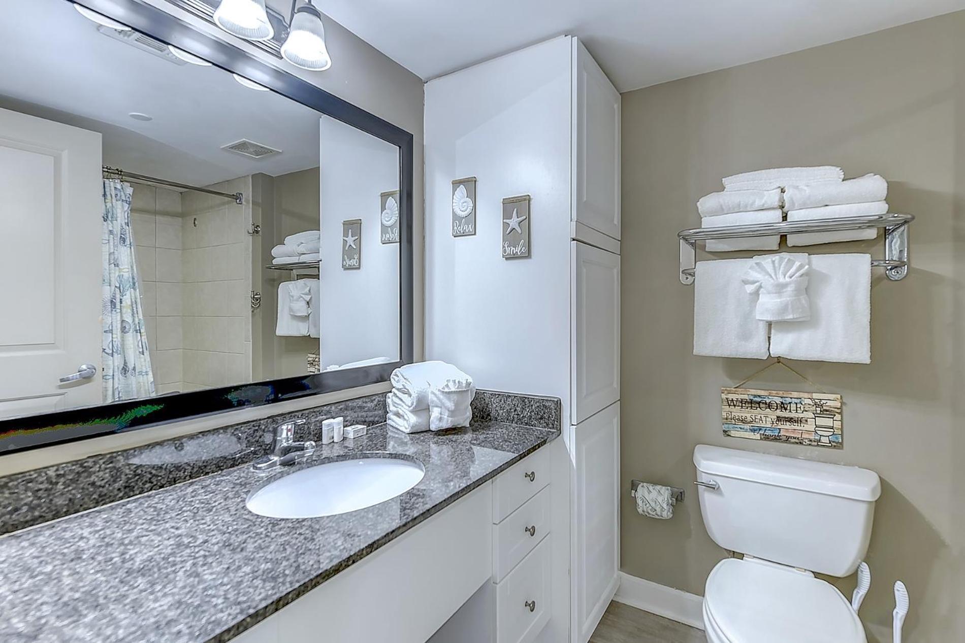 Oceans One 4th Floor 1 Bdrm 1 Ba *