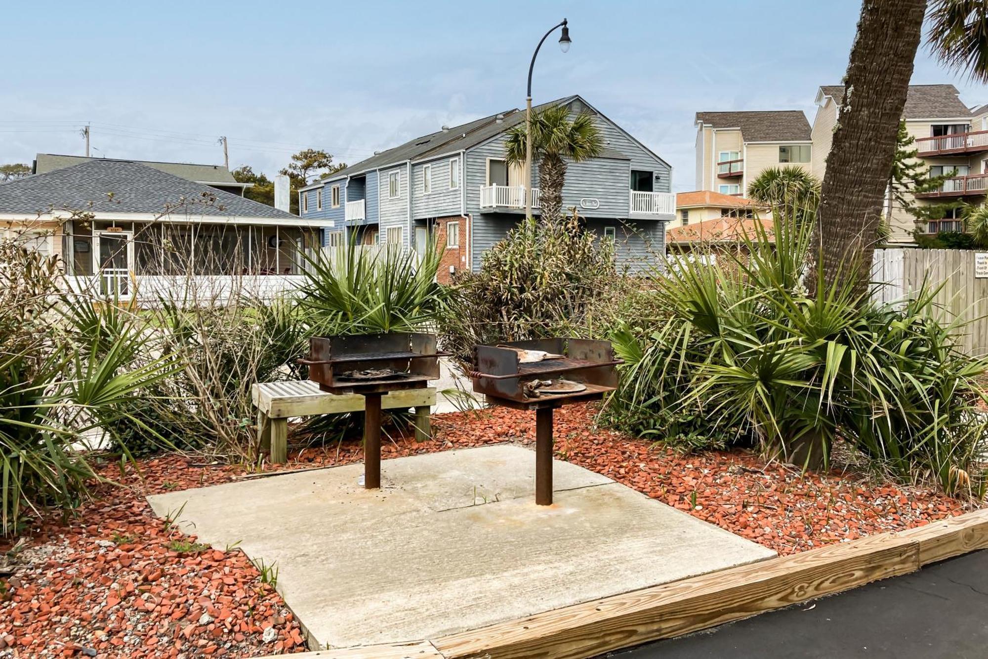 Windy Village C-2 Apartment *