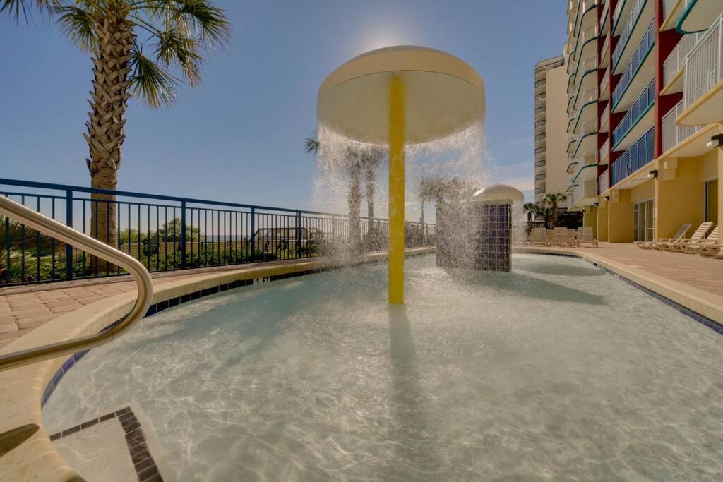 ** March Specials ** Beautiful Efficiency In Ocean Front Building Holiday home