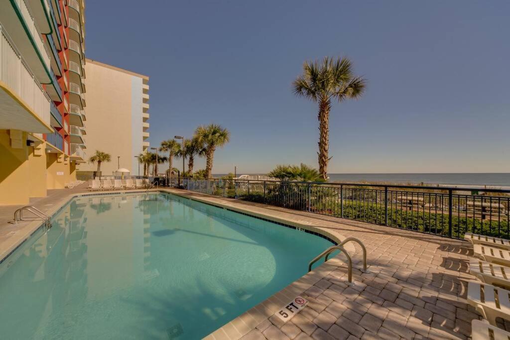 ** March Specials ** Beautiful Efficiency In Ocean Front Building Holiday home