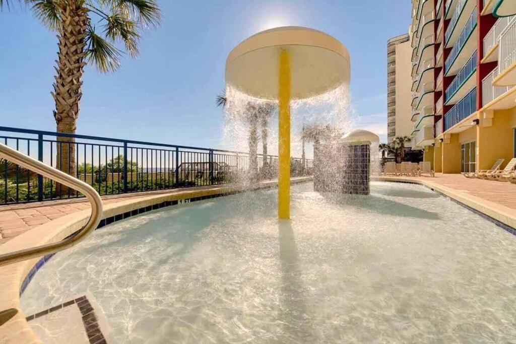 Holiday home ** March Specials ** Beautiful Efficiency In Ocean Front Building Myrtle Beach