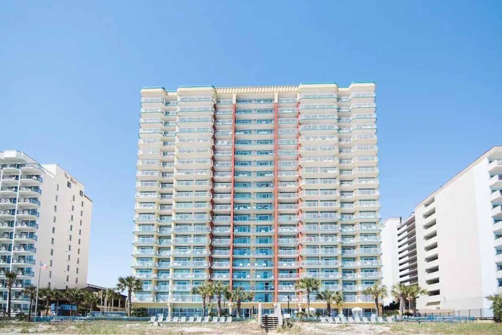 Holiday home ** March Specials ** Beautiful Efficiency In Ocean Front Building *
