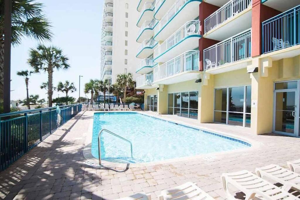 Holiday home ** March Specials ** Beautiful Efficiency In Ocean Front Building