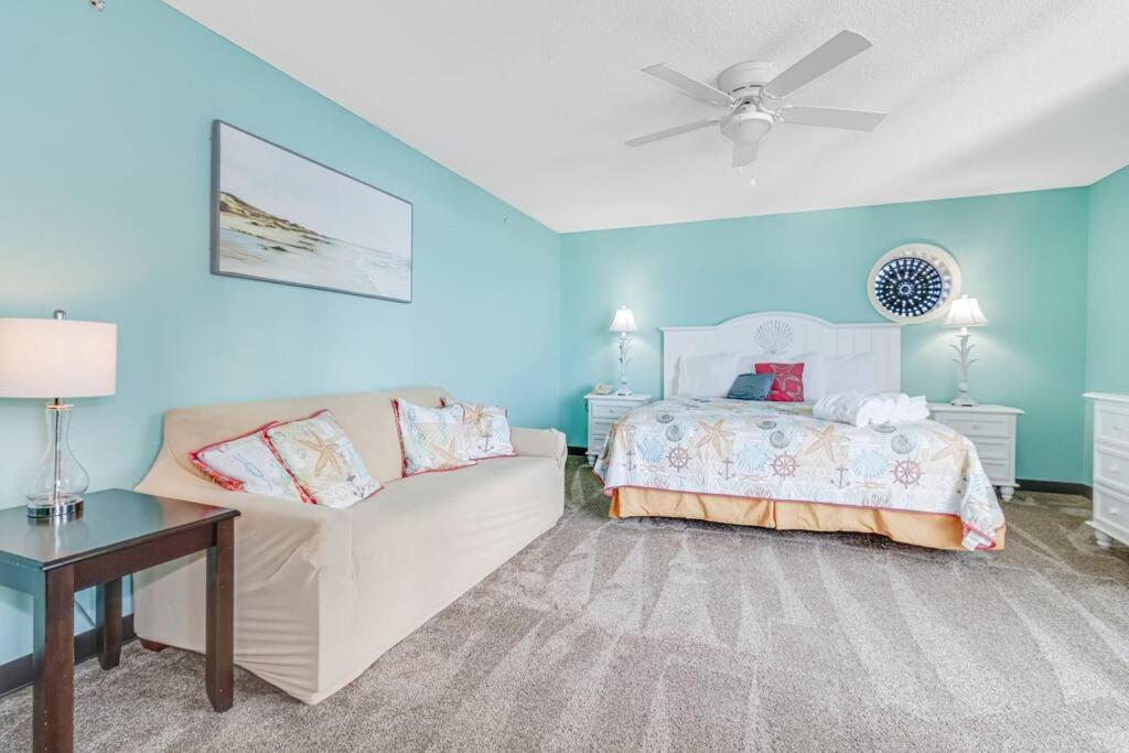 ** March Specials ** Beautiful Efficiency In Ocean Front Building Holiday home Myrtle Beach