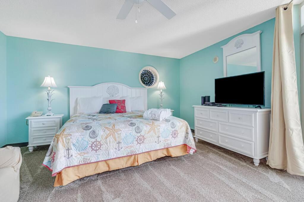 ** March Specials ** Beautiful Efficiency In Ocean Front Building