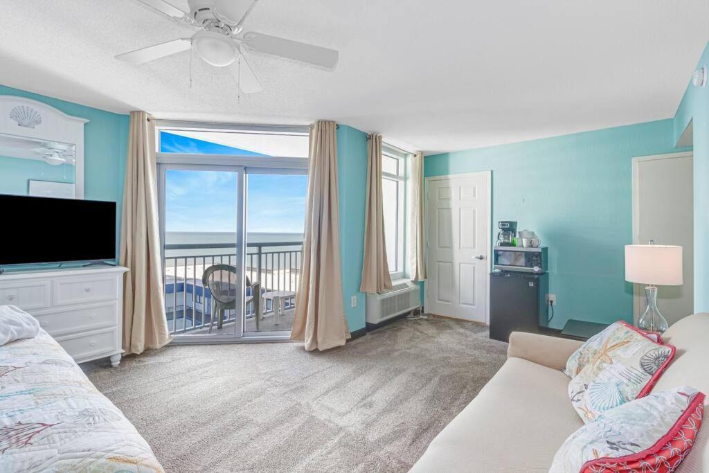 ** March Specials ** Beautiful Efficiency In Ocean Front Building *