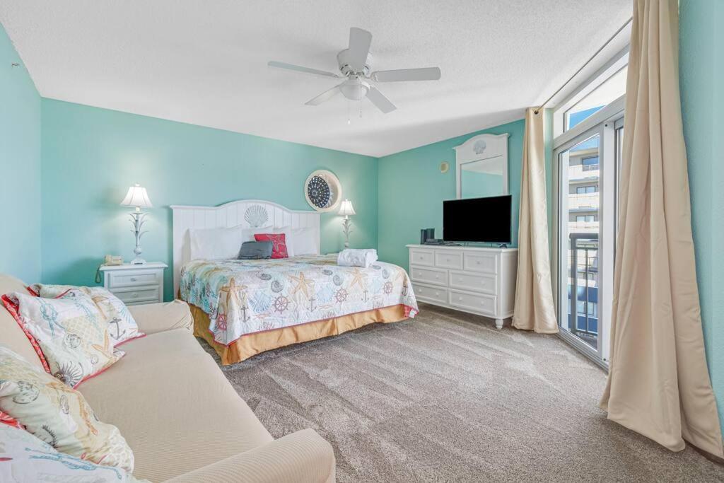 ** March Specials ** Beautiful Efficiency In Ocean Front Building Holiday home Myrtle Beach