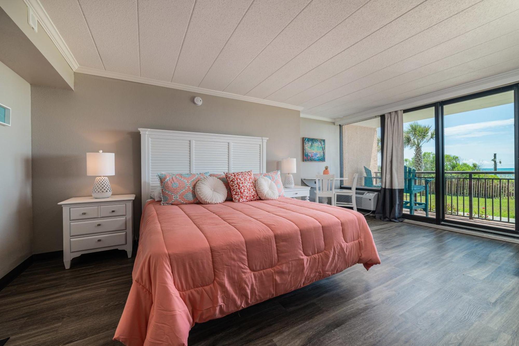Ground Floor Ocean Front - Caravelle 124 *