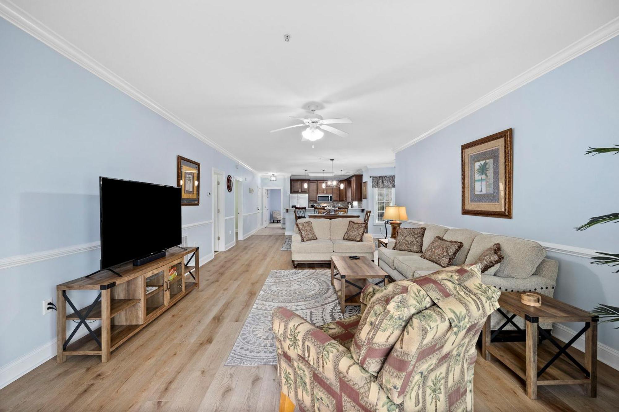 Apartment Beautifully Decorated 3 Bedroom 2 Bath Condo, First Floor Wth Walk In Shower! Located In Golf Community