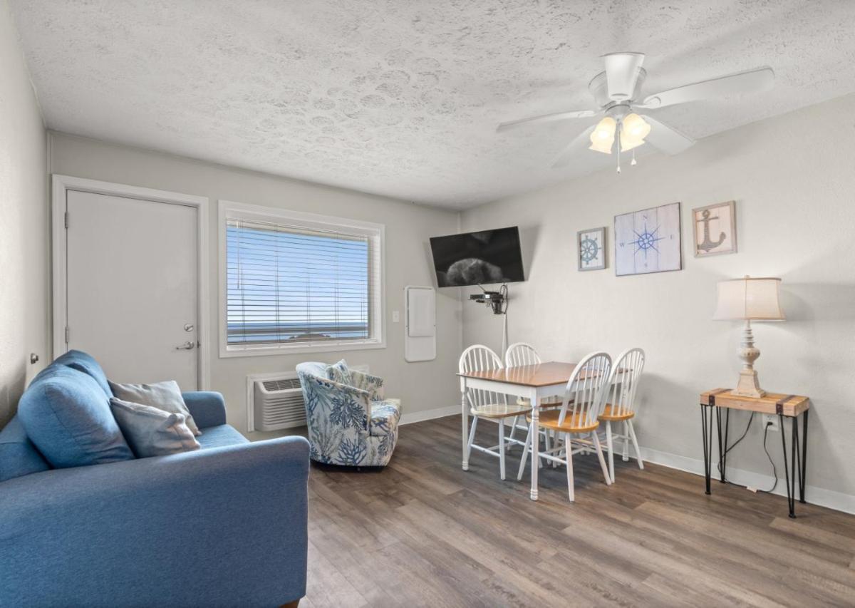 Apartment Blue Mist Unit 301 Is A 3rd Floor Oceanfront In Cherry Grove Nmb Myrtle Beach
