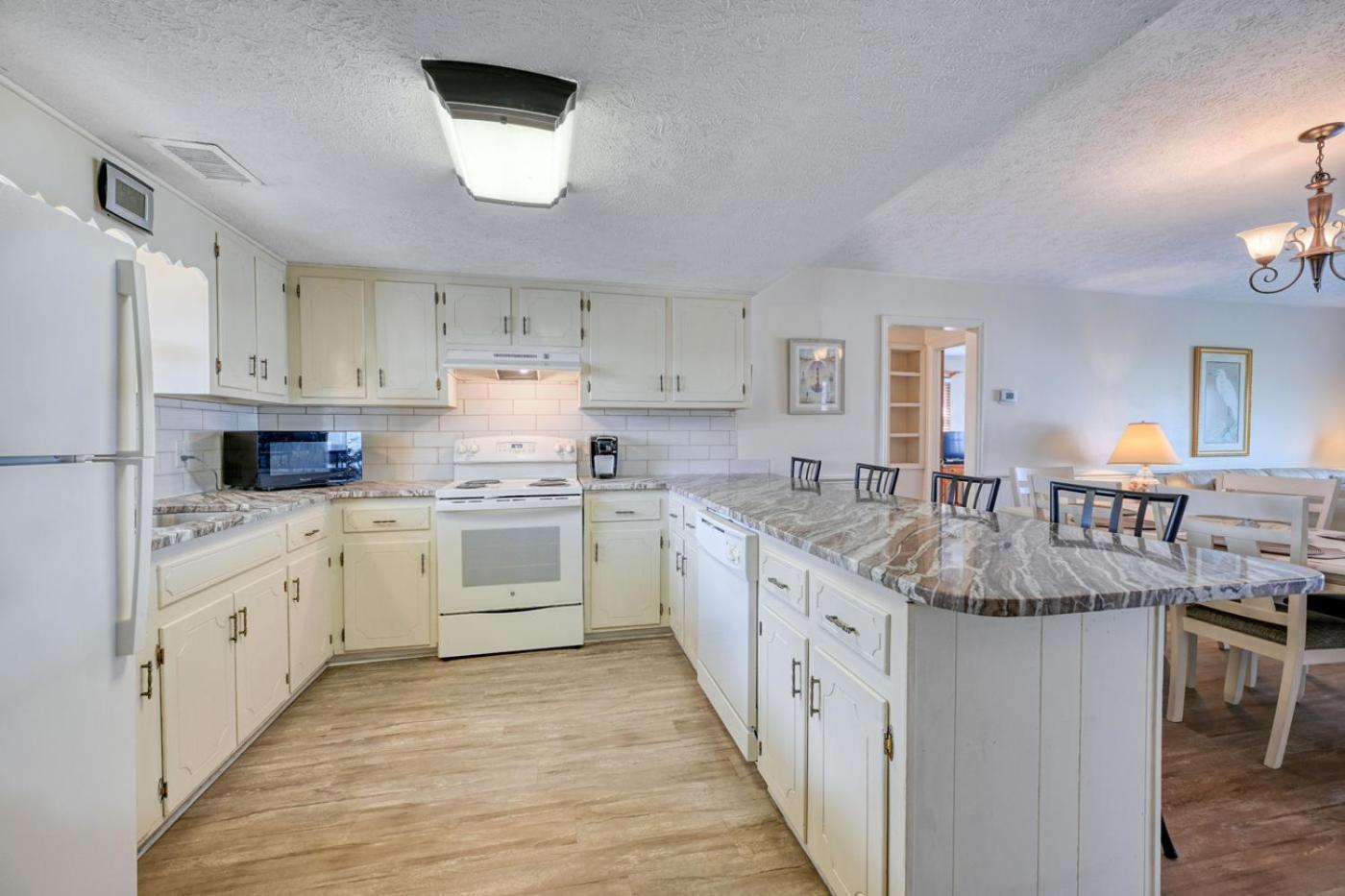 Marsh View Getaway Is A 4 Bedroom Channel In Cherry Grove Holiday home *