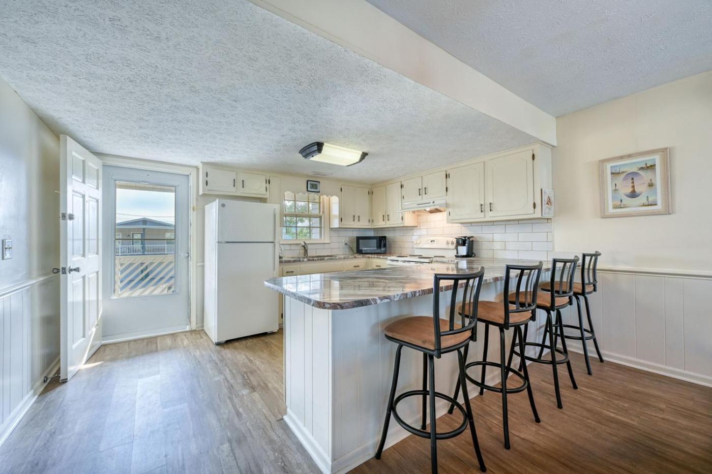 Marsh View Getaway Is A 4 Bedroom Channel In Cherry Grove Holiday home