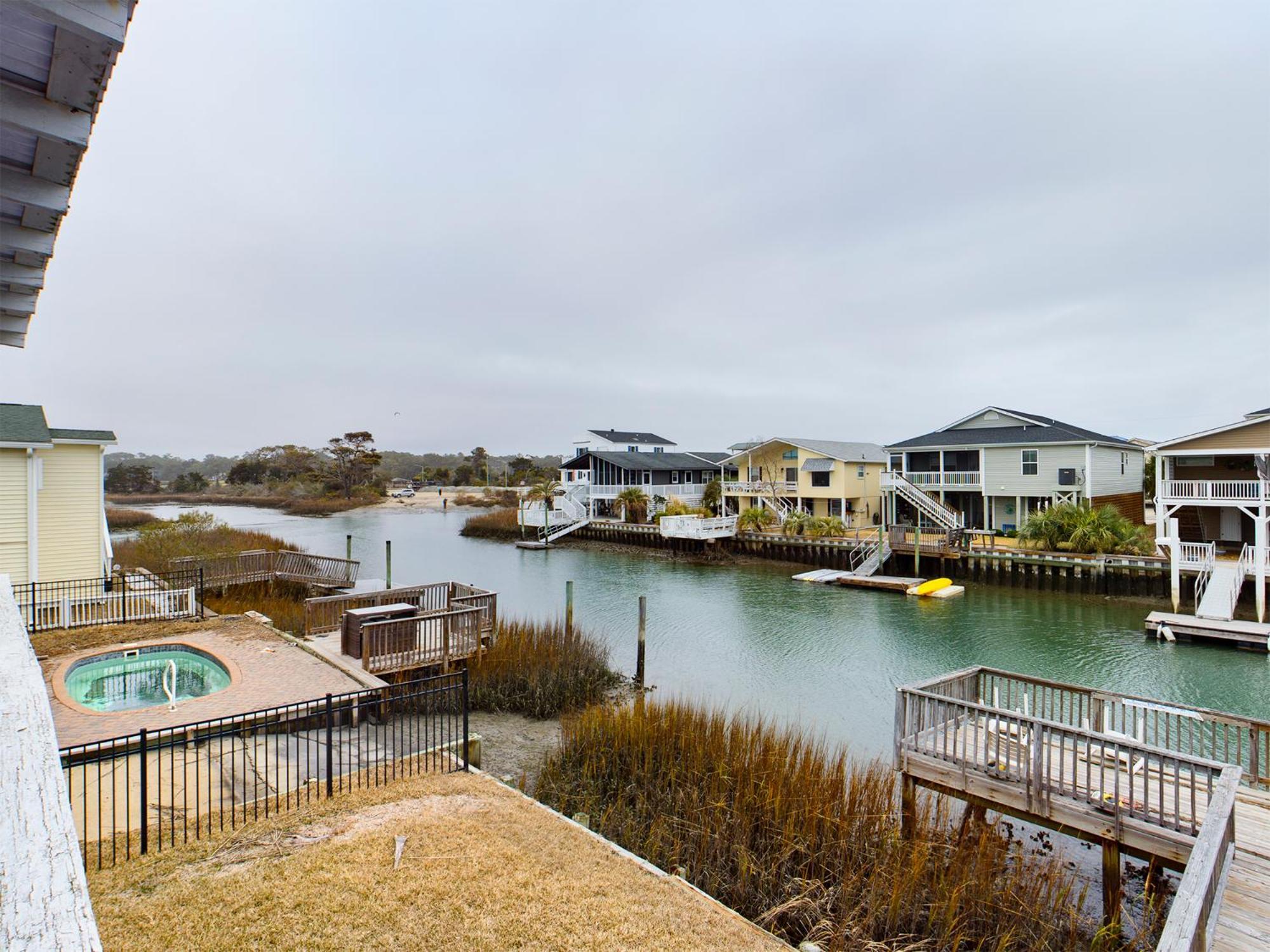 Crews Nest In Cherry Grove Holiday home *