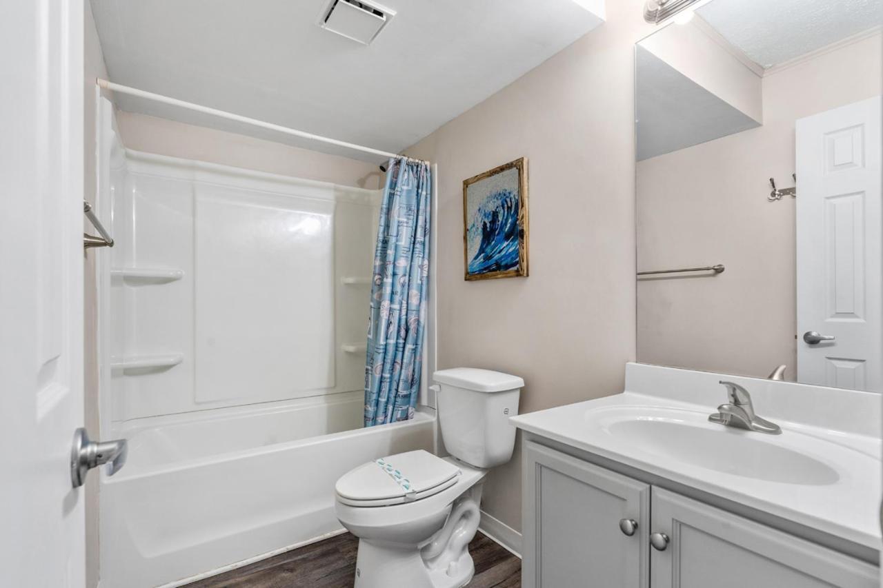 Apartment Blue Mist Unit 201 Offers King Bed And Front Balcony In Cherry Grove *