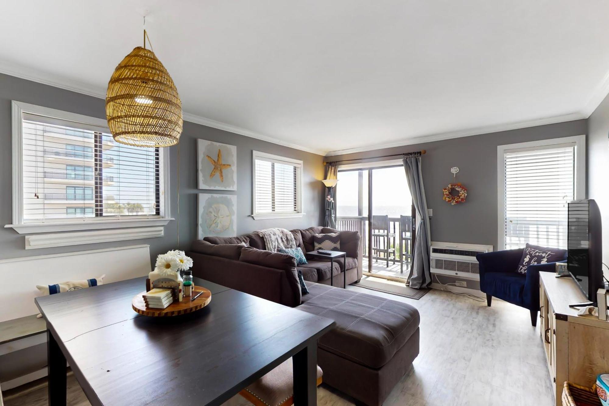 Sunny Seaside Apartment
