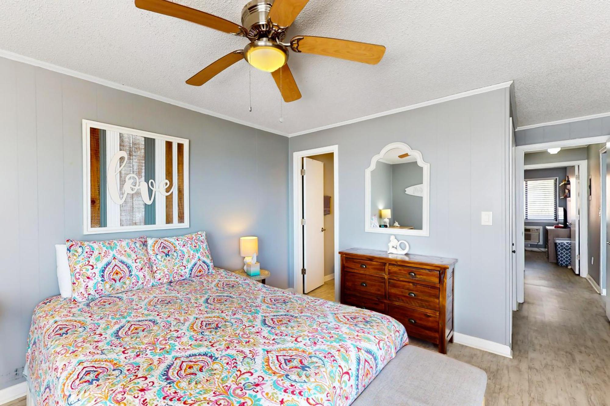 Sunny Seaside Apartment *
