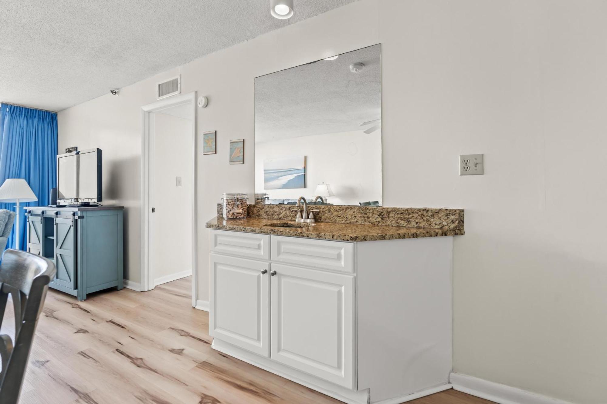 Sea Winds 307 - Oceanfront - Windy Hill Section Holiday home *